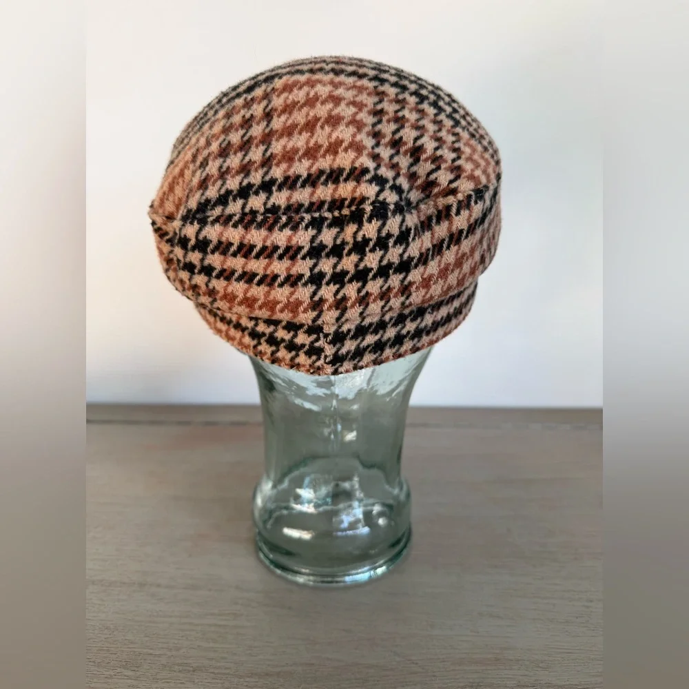 Vince Camuto Structured Houndstooth Plaid Baker Cap Newsboy Hat w/Chain Academia